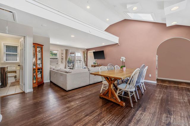 1096 Manor Lane, Bay Shore, NY 11706