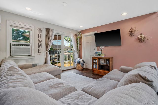 1096 Manor Lane, Bay Shore, NY 11706