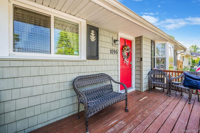 1096 Manor Lane, Bay Shore, NY 11706