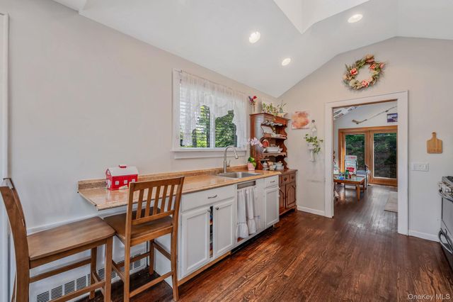 1096 Manor Lane, Bay Shore, NY 11706