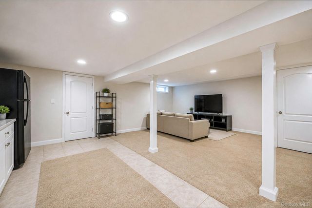 1096 Manor Lane, Bay Shore, NY 11706