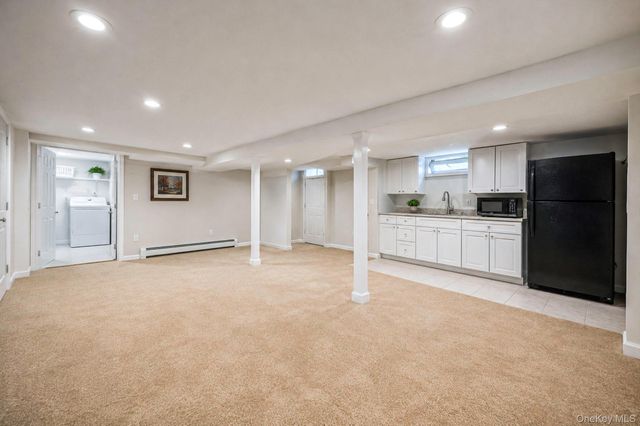 1096 Manor Lane, Bay Shore, NY 11706