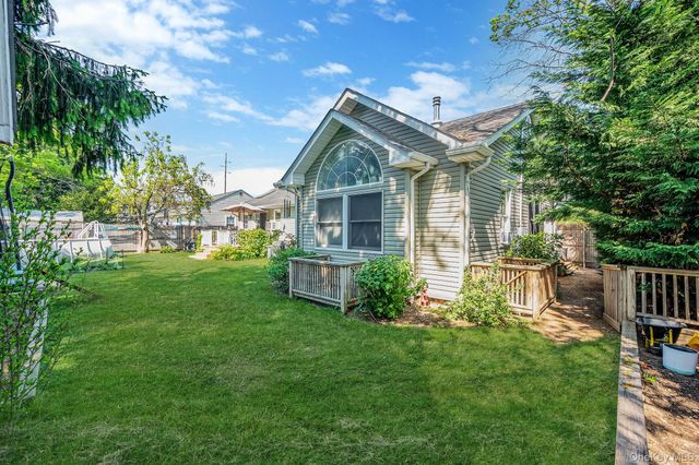 1096 Manor Lane, Bay Shore, NY 11706