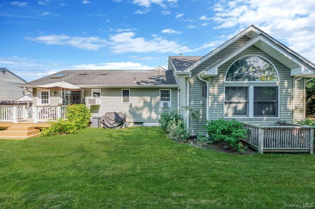 1096 Manor Lane, Bay Shore, NY 11706