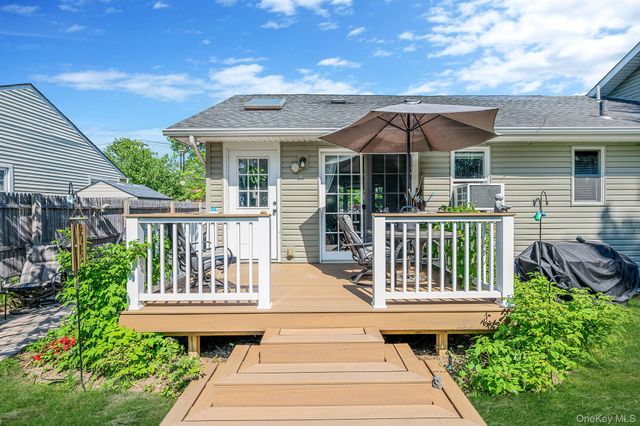 1096 Manor Lane, Bay Shore, NY 11706