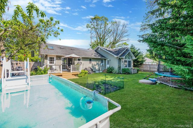 1096 Manor Lane, Bay Shore, NY 11706