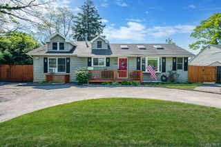 1096 Manor Lane, Bay Shore, NY 11706