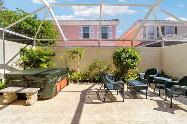 77 Laurel Oaks Circle, Tequesta, FL 33469
