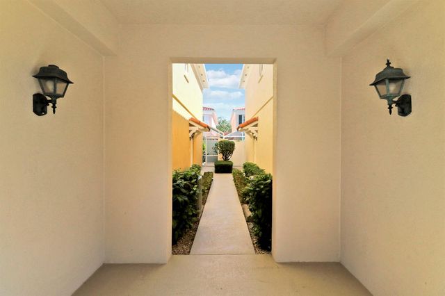 77 Laurel Oaks Circle, Tequesta, FL 33469