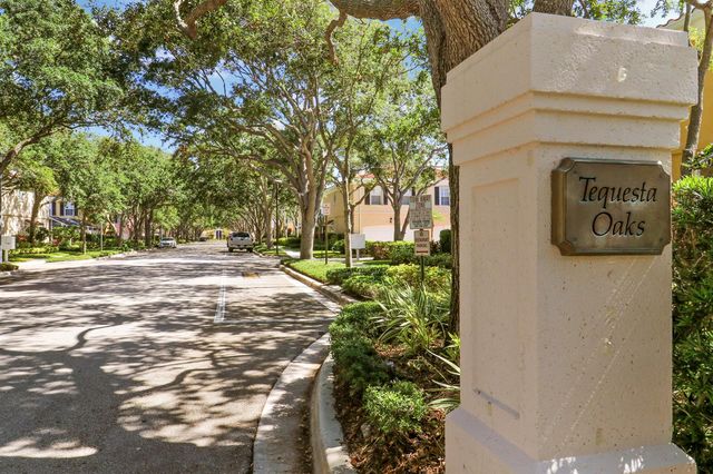 77 Laurel Oaks Circle, Tequesta, FL 33469