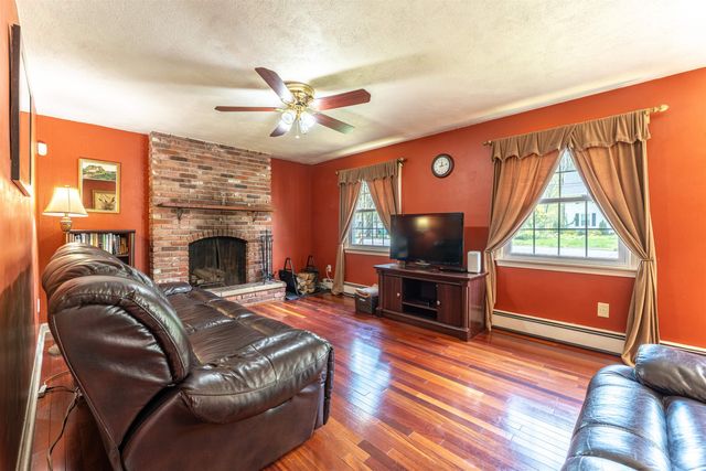 34 Oakhill Avenue, Attleboro, MA 02703