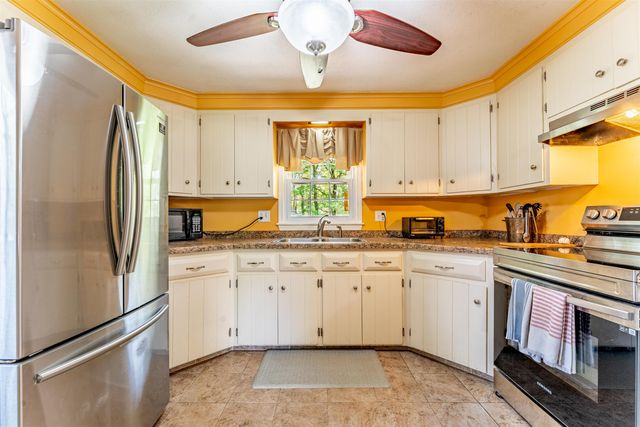34 Oakhill Avenue, Attleboro, MA 02703