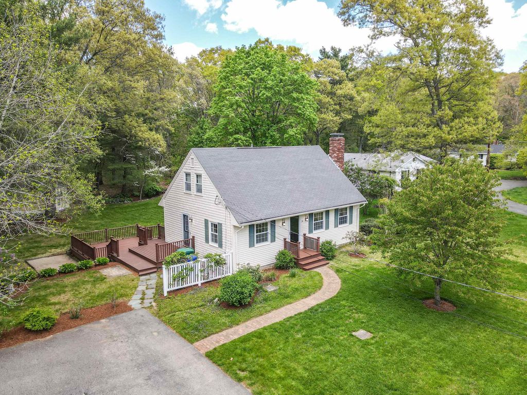 34 Oakhill Avenue, Attleboro, MA 02703