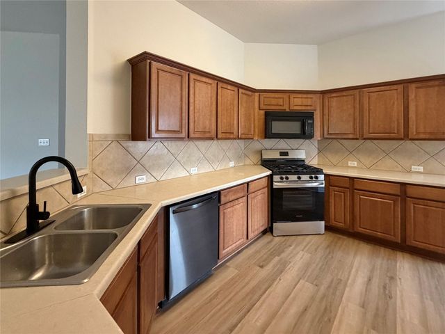 939 Dark Horse LN, Buda, TX 78610