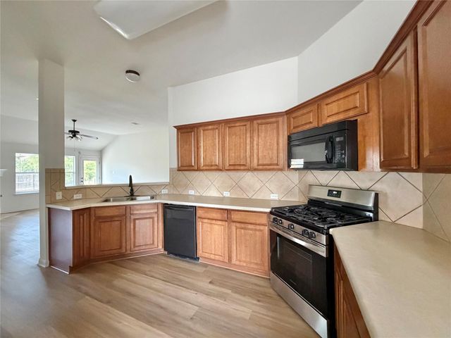 939 Dark Horse LN, Buda, TX 78610