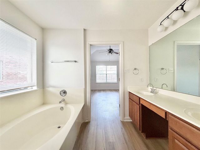 939 Dark Horse LN, Buda, TX 78610