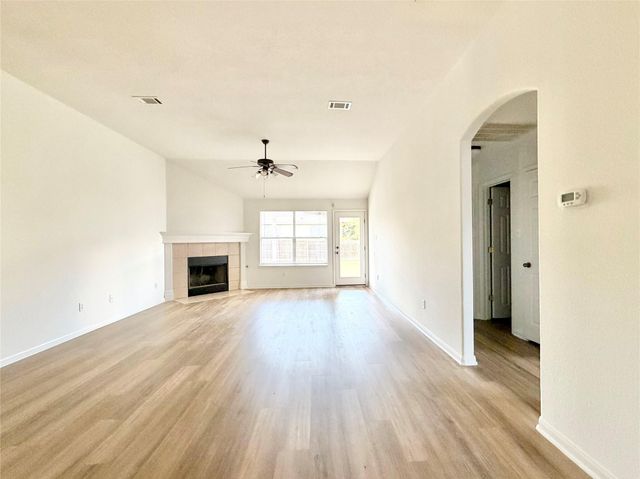 939 Dark Horse LN, Buda, TX 78610