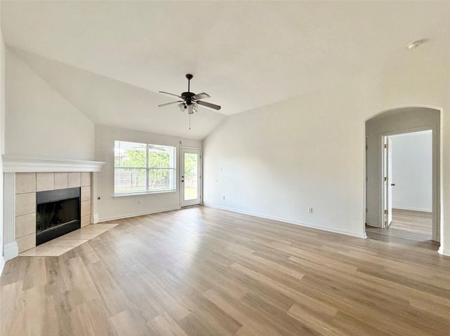 939 Dark Horse LN, Buda, TX 78610