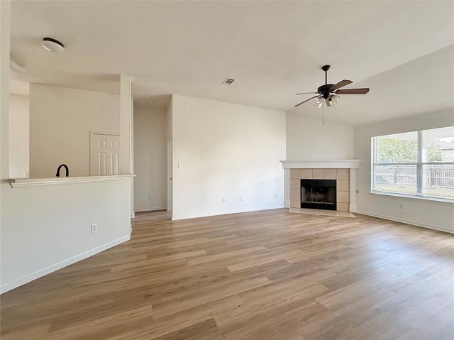 939 Dark Horse LN, Buda, TX 78610