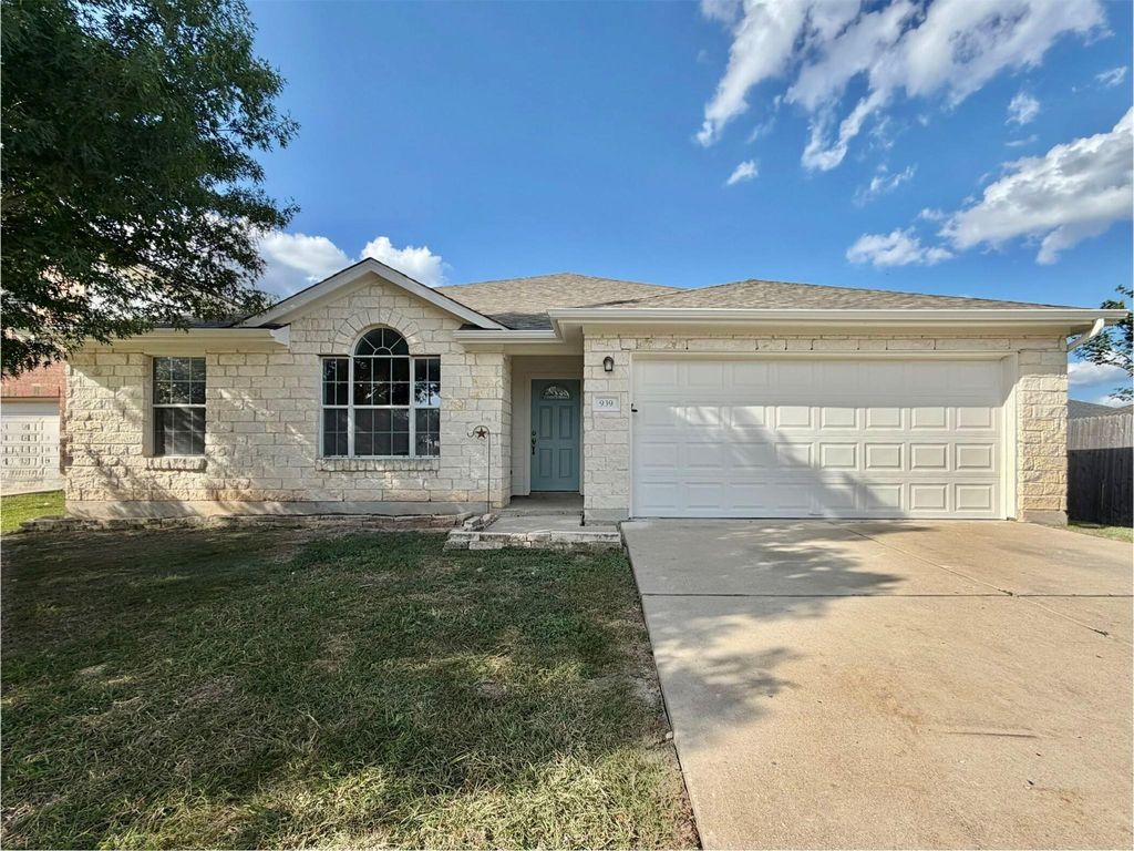 939 Dark Horse LN, Buda, TX 78610