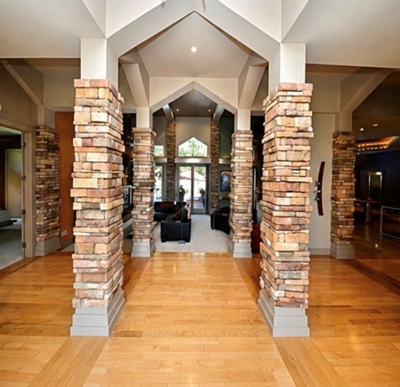 Image 2 of property listing at #2 Kingridge Drive, Mt Vernon, IL 62864