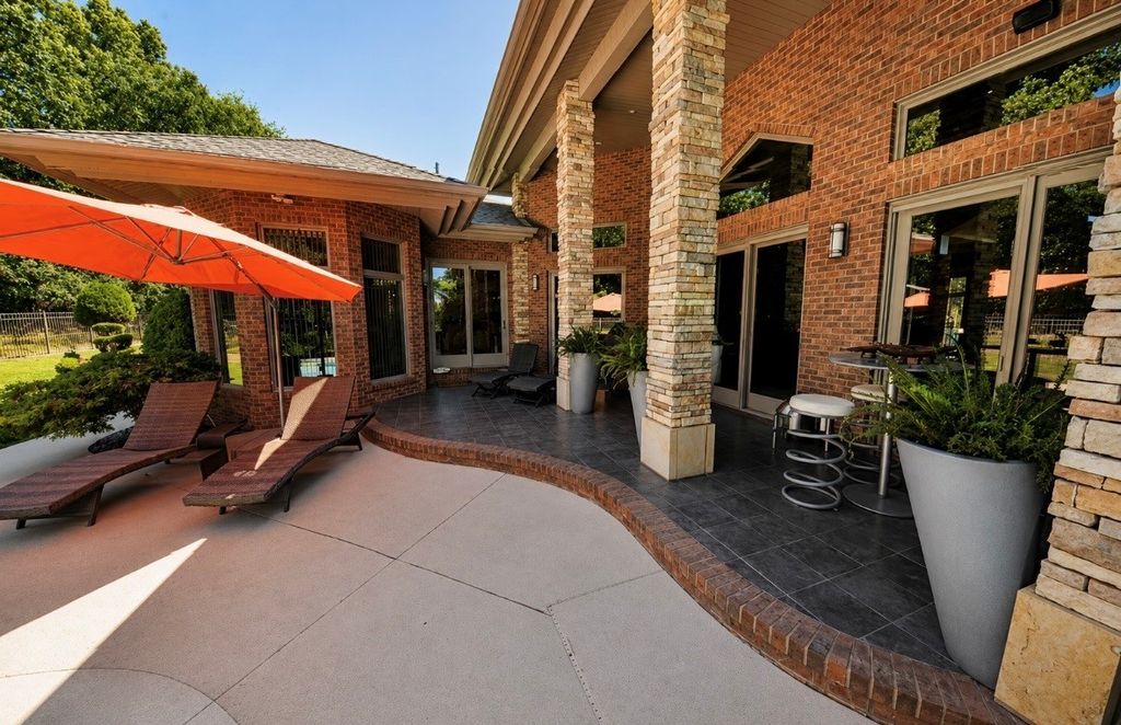 Image 40 of property listing at #2 Kingridge Drive, Mt Vernon, IL 62864