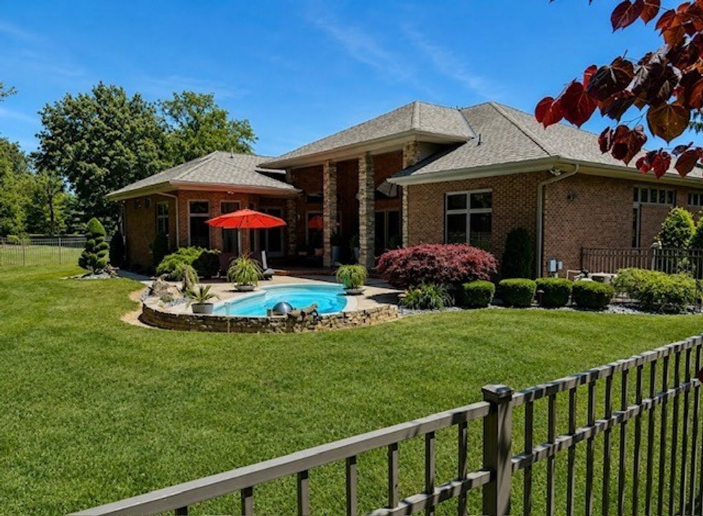 Image 46 of property listing at #2 Kingridge Drive, Mt Vernon, IL 62864