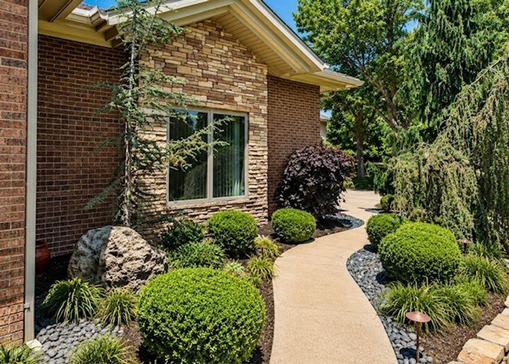 Image 52 of property listing at #2 Kingridge Drive, Mt Vernon, IL 62864