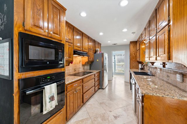 413 Blue Jay Court, Bedford, TX 76021