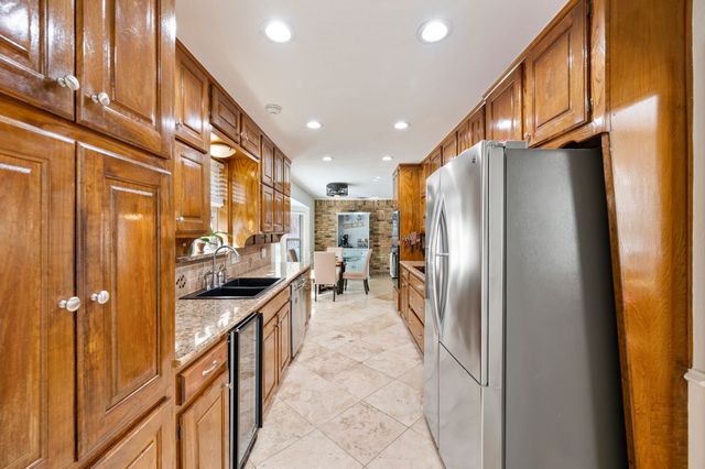 413 Blue Jay Court, Bedford, TX 76021