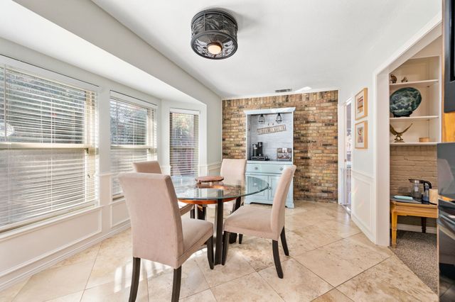 413 Blue Jay Court, Bedford, TX 76021