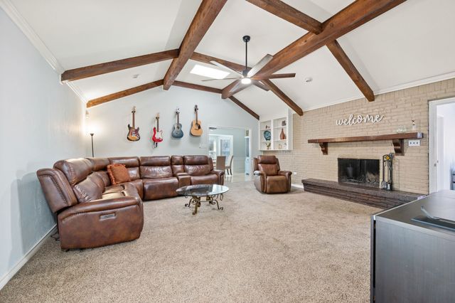 413 Blue Jay Court, Bedford, TX 76021