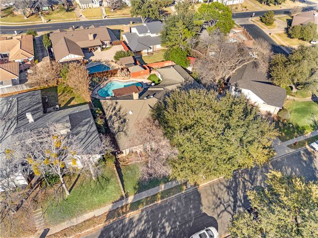 413 Blue Jay Court, Bedford, TX 76021