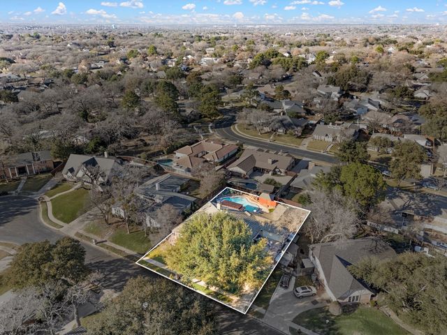 413 Blue Jay Court, Bedford, TX 76021