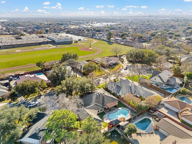 413 Blue Jay Court, Bedford, TX 76021