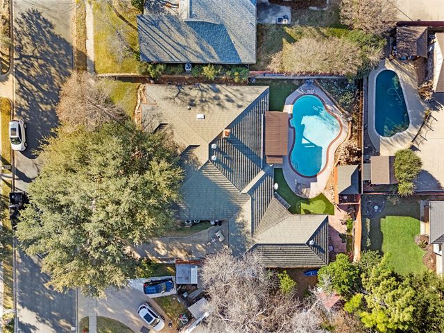 413 Blue Jay Court, Bedford, TX 76021