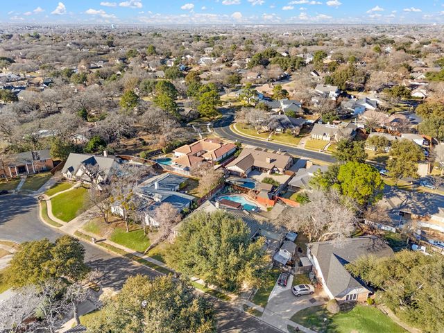 413 Blue Jay Court, Bedford, TX 76021