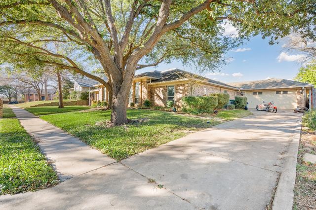 413 Blue Jay Court, Bedford, TX 76021