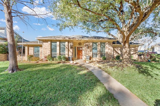 413 Blue Jay Court, Bedford, TX 76021