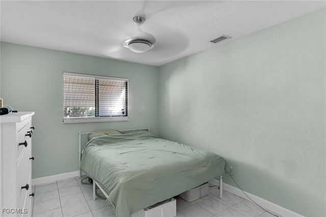 102 SE 42nd ST, Cape Coral, FL 33904