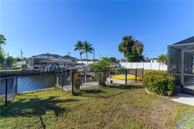 102 SE 42nd ST, Cape Coral, FL 33904