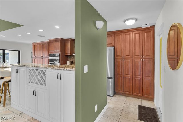 102 SE 42nd ST, Cape Coral, FL 33904