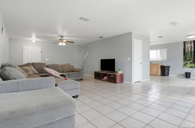 8330 Steep, Converse, TX 78109