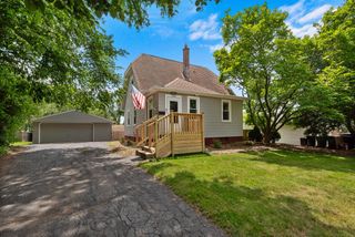 10037 W Bungalow PARKWAY, West Allis, WI 53214