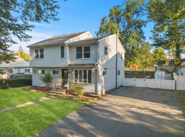 136 Haroldson Pl, Pompton Lakes Boro, NJ 07442