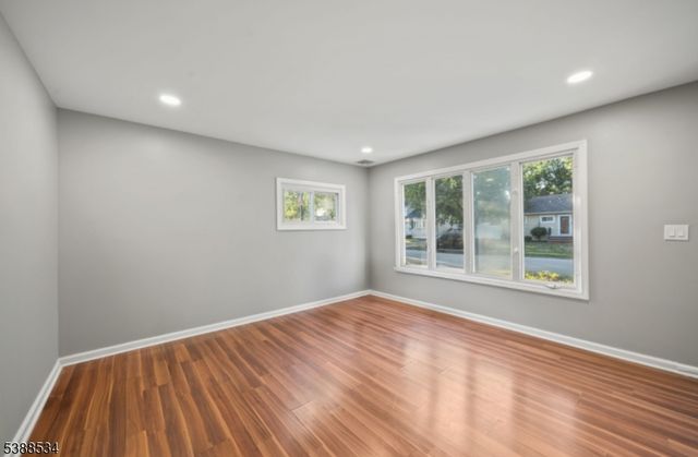 136 Haroldson Pl, Pompton Lakes Boro, NJ 07442