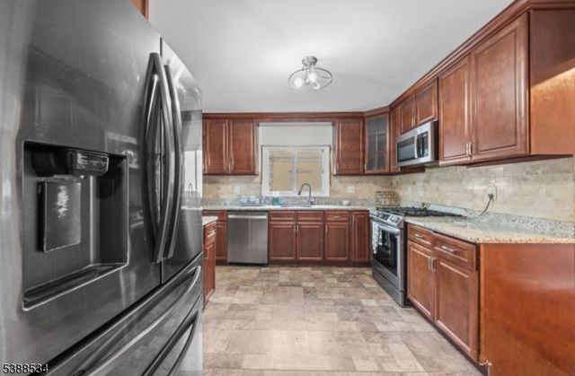 136 Haroldson Pl, Pompton Lakes Boro, NJ 07442