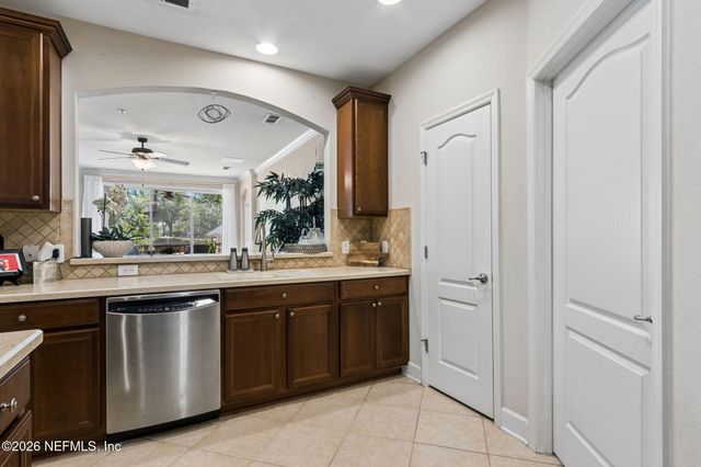 4480 DEERWOOD LAKE Parkway 626, Jacksonville, FL 32216