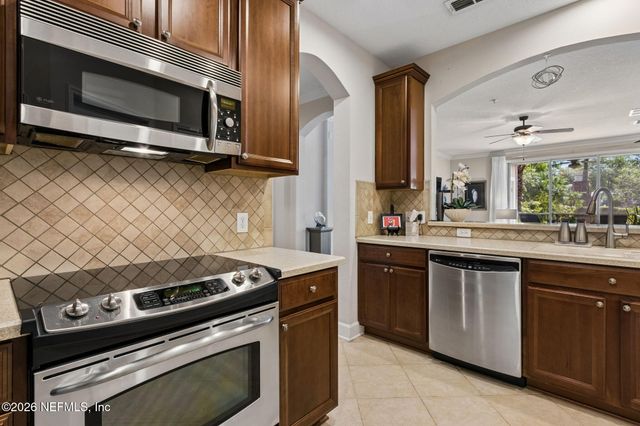4480 DEERWOOD LAKE Parkway 626, Jacksonville, FL 32216