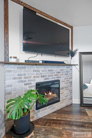 5380 E Buchanan Avenue, Iona, ID 83427